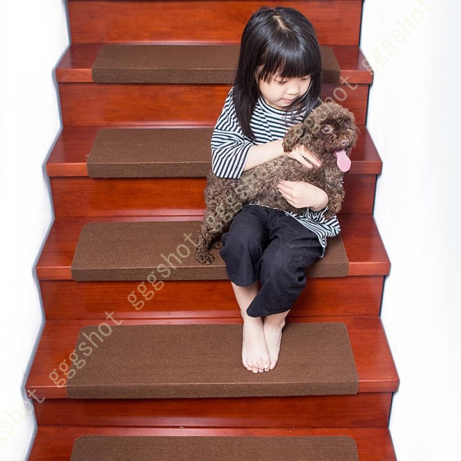 階段マット おしゃれ ステップマット 階段 滑り止めマット カーペット 吸着式 転倒防止 簡単取り付け 丸洗いok キズ防止 防音対策 夜光刺繍 100 品質