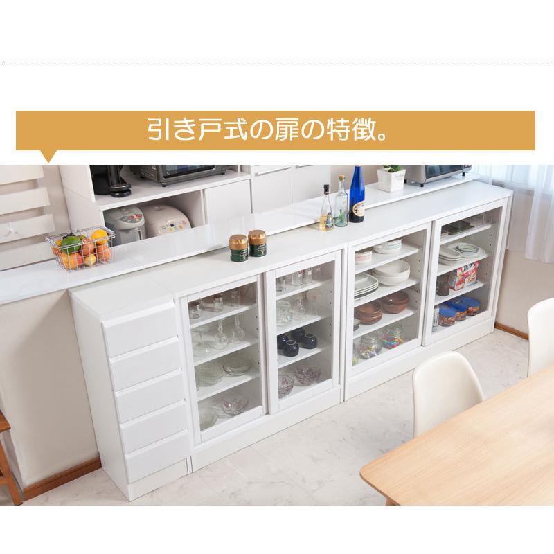 ホワイト　３枚ガラスドア　キャビネット　収納家具　カウンター　美品　飾り棚 キャビネット キッチン ガラス 扉付き リビング 北欧風 白 収納 食器棚