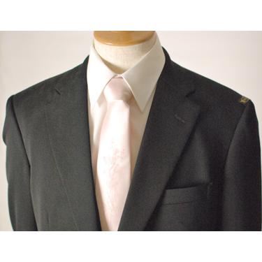A7 A8 A9 AB4サイズのみ 日本製 合服ウール99％シングル2BブラックスーツRM16100 ワンタック アジャスター付き 礼服 喪服 冠婚葬祭 結婚式 葬式 葬儀の画像