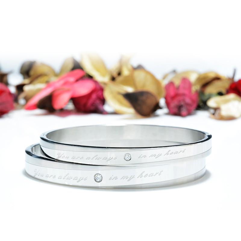 ブレスレット ペア ステンレス バングル シンプル クリスマス プレゼント カップル 誕生日 結婚記念日 記念日 彼氏 彼女 おしゃれ ワンポイント J1 ギフトギャラリー伊万里 通販 Yahoo ショッピング