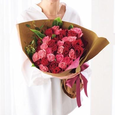 安いオンラインオファー 母の日 サンキューローズ花束 赤ピンク系 大幅割引と送料無料 Vakhuis Net