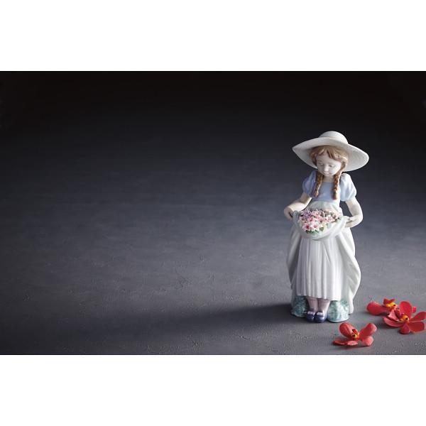 リヤドロ　LLADRO NO.6756 たくさん摘めたよ！ LLADRO（リヤドロ） たくさん摘めたよ！ 01006756 （ギフト対応不可
