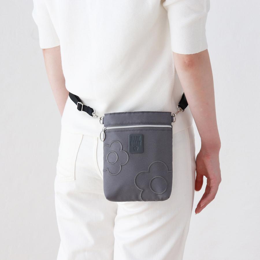 MARY QUANT（マリークヮント） ショルダーポーチ（大） デイジー刺繍