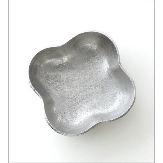 トレー トレイ おしゃれ 小物入れ 皿 アルミ シルバー レトロ アンティーク調 アクセサリートレイ 卓上 アルミボウル フラワー Cle9872 ギギリビング 通販 Yahoo ショッピング