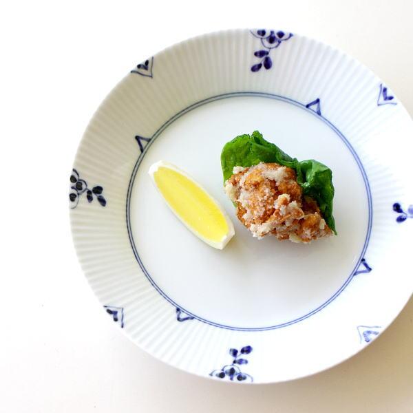 お皿 プレート 磁器 おしゃれ シンプル モダン 染付け 白 和食器 和風 日本製 有田焼 焼き物 染付 剣先小花 しのぎ 21センチプレート | 
