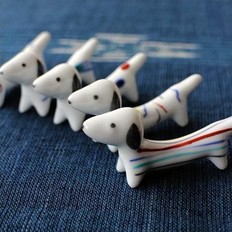 箸置き おしゃれ 陶器 かわいい 犬 動物 有田焼 陶器の箸置き ダックス5個セット Msg6578 ギギリビング 通販 Yahoo ショッピング