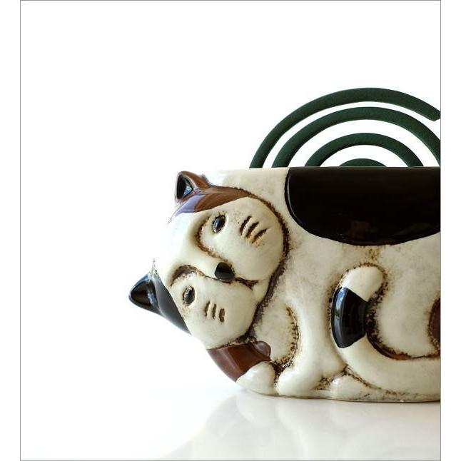 蚊取り線香入れ おしゃれ 陶器 猫 ねこ 蚊遣り 蚊やり 蚊遣り器 蚊遣器 蚊取り線香ホルダー 和風 かわいい 蚊取線香 立て スタンド 陶器の蚊遣り ミケネコ Mtl5080 ギギリビング 通販 Yahoo ショッピング