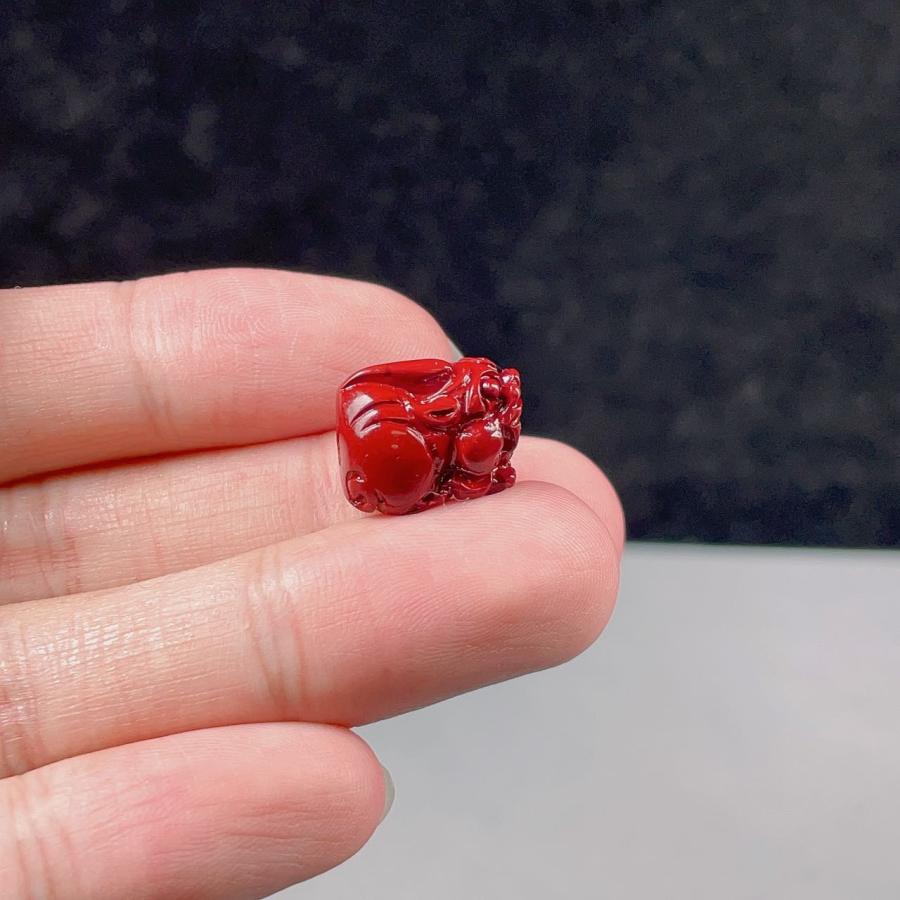 PROME 天然石 朱砂 辰砂・シナバー 彫刻ビーズ 【貔貅】15*12mm 穴あり