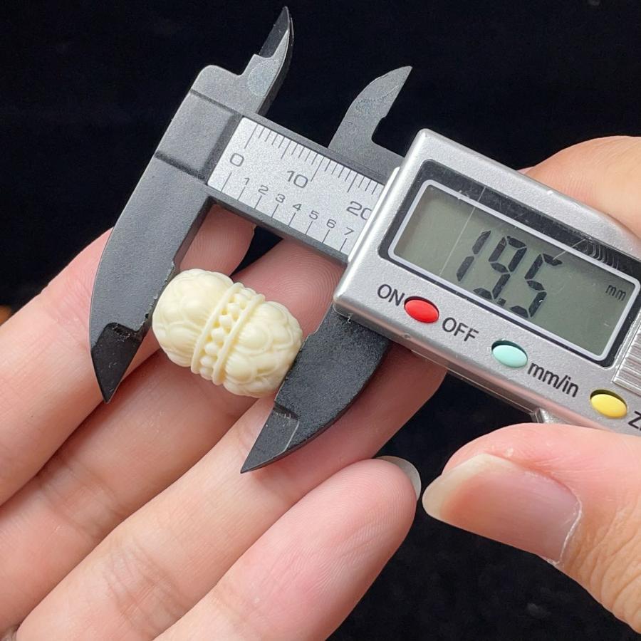 PROME 天然石 アイボリーナッツ（象牙椰子） 双頭の蓮 貫通孔 NO.P2608