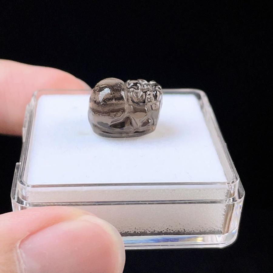 PROME 天然石 アイスオブシディアン・貔貅・手彫り・貫通孔・NO.P2659