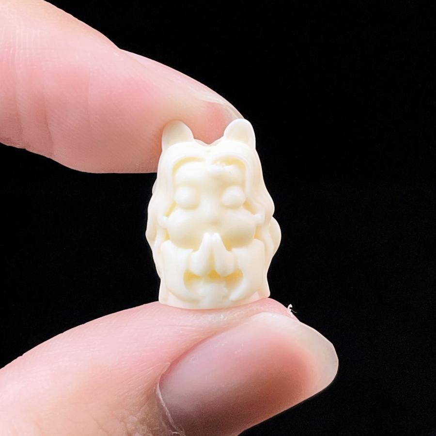 PROME 天然石 アイボリーナッツ（象牙椰子）・九尾狐・ 貫通孔 NO