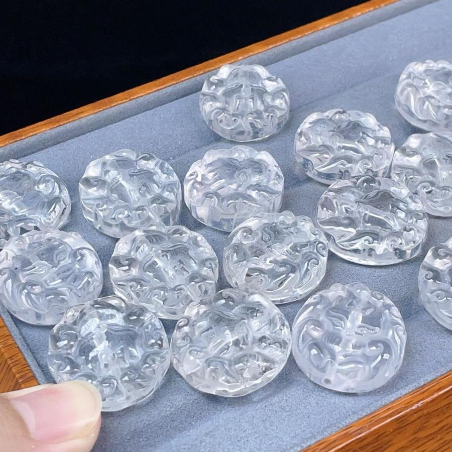 PROME 天然石 水晶・九尾狐・手彫り・貫通孔 NO.P6682 : 天然石工場 