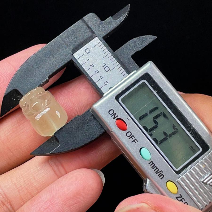 PROME 天然石 一点物 高品質 リビアングラス 貔貅 手彫り 貫通孔 NO