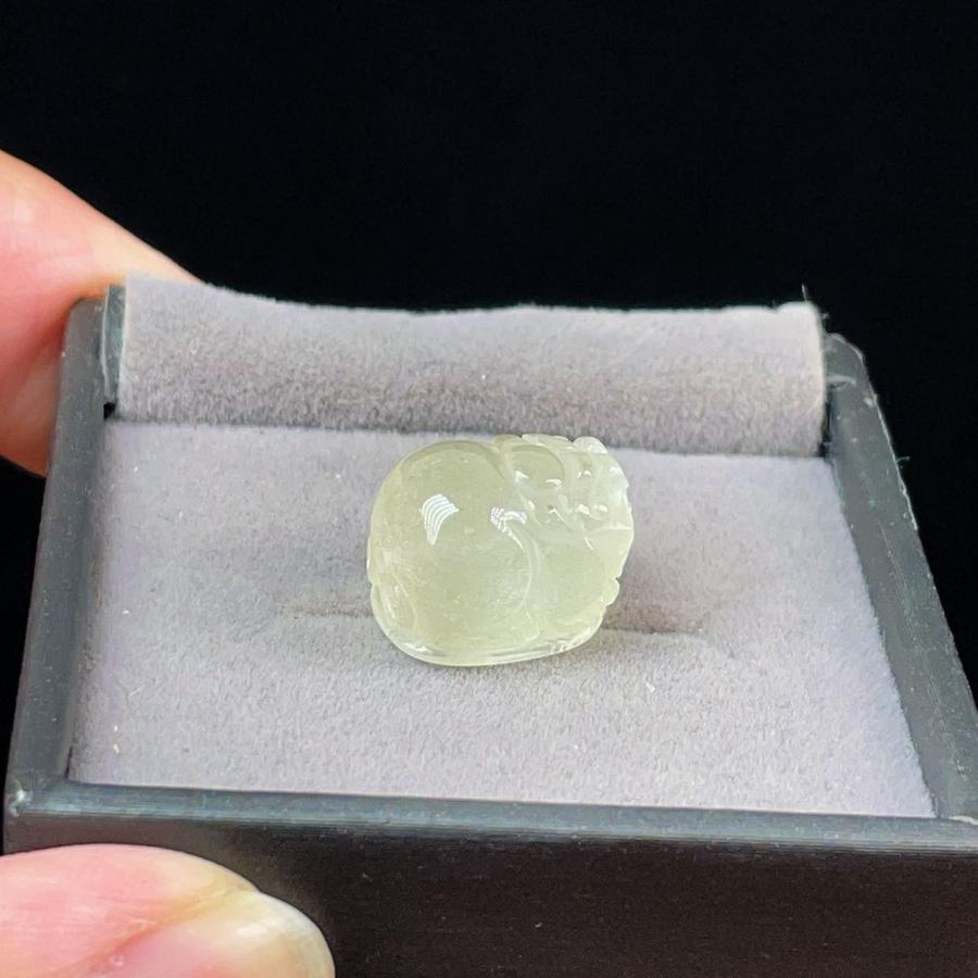 PROME 天然石 一点物 高品質 リビアングラス 貔貅 手彫り 貫通孔 NO
