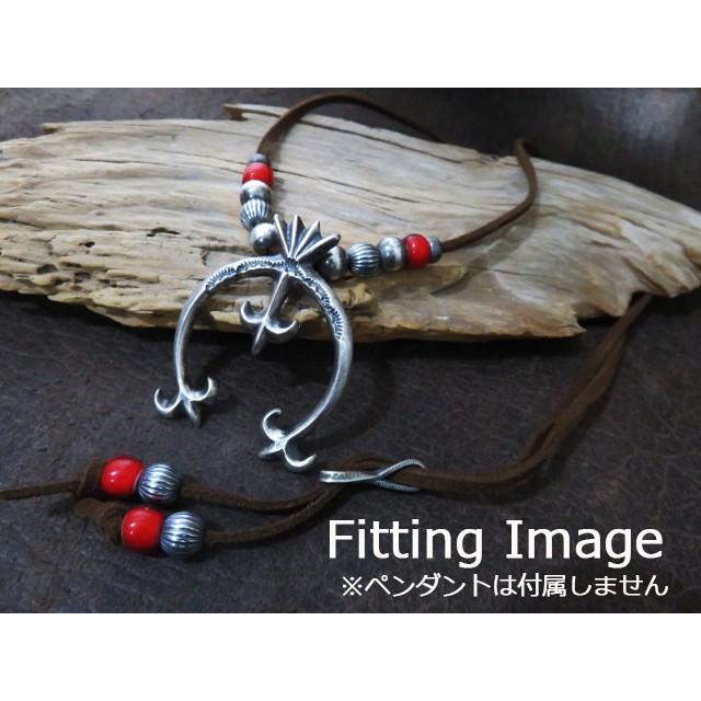 インディアンジュエリー ネックレス 革ひも スエード 約3mm ナバホ ホワイトハーツ ビーズ 銀貨 コイン |  | 03