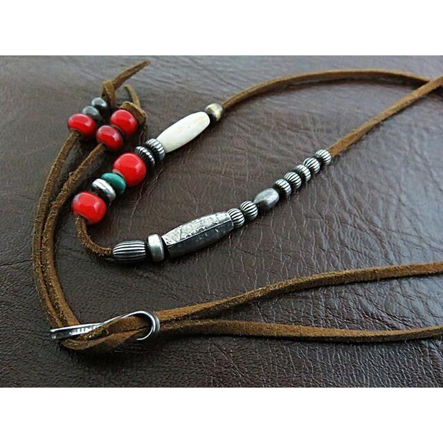 インディアンジュエリー ビーズネックレス 牛骨 革ひも スエード（合成） 3mm ナバホ ホワイトハーツ ターコイズ カウボーン, モルガンダラー銀貨,コイン INCA |  | 03