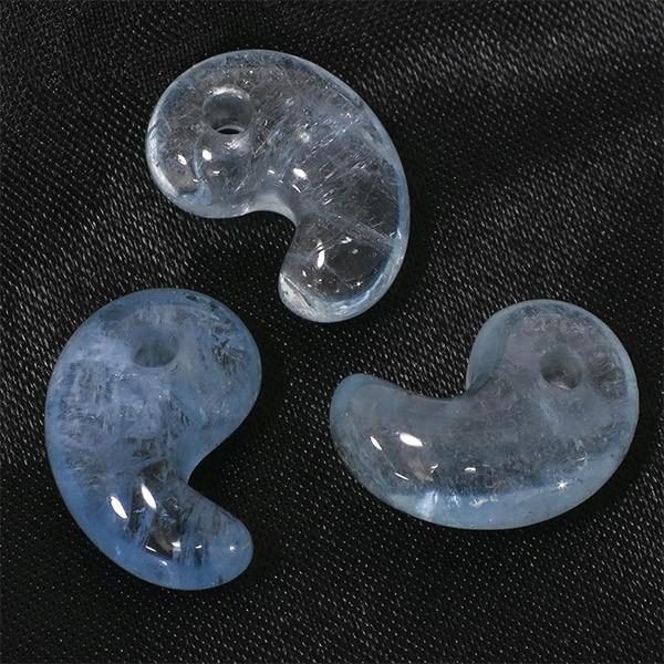 アクアマリン 勾玉 縦約1.6cm 3月 誕生石 天然石 パワーストーン