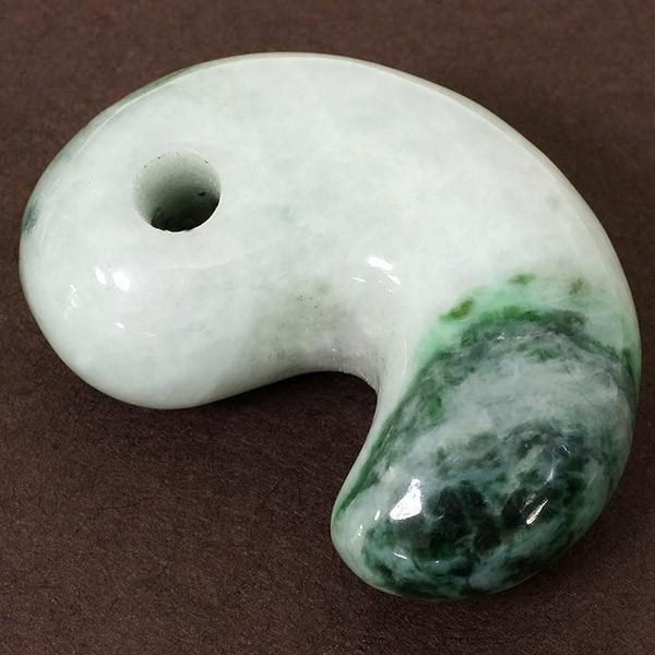 本翡翠 勾玉 ミャンマー産 翡翠 縦約2.9cm 天然石