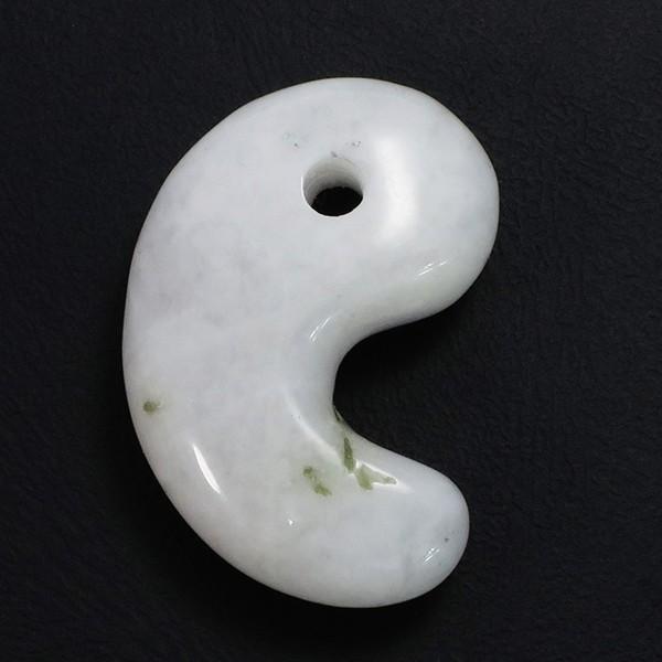 糸魚川翡翠 勾玉 4A級 縦約2.2cm 氷翡翠 アイスジェダイト 産地