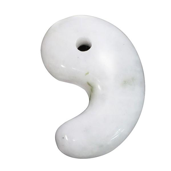 ⭕️希少な天然白無垢の最上品質　アイスジェード糸魚川翡翠勾玉　絶対入手おすすめ‼️ 糸魚川翡翠 勾玉 縦約3cm 氷翡翠 アイスジェダイト 白翡翠 産地