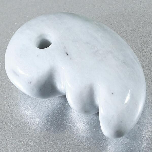 糸魚川翡翠　勾玉 　高純白 糸魚川翡翠 勾玉 最高級 縦約16.3mm 二ノ型 産地証明書 国産 桐