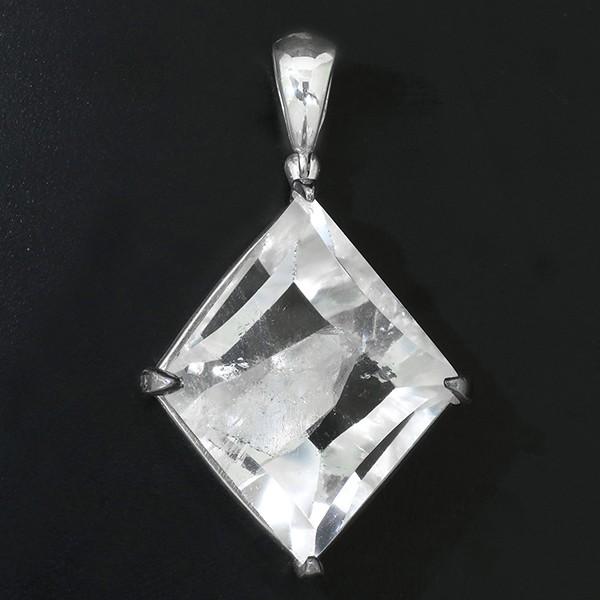 貫入水晶 ペンダントトップ 菱形 カット クォーツインクォーツ