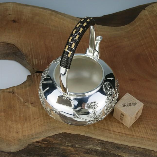 銀瓶菊模様 津雪作 : 00654 : 伝統工芸品 銀祥堂 - 通販 - Yahoo  