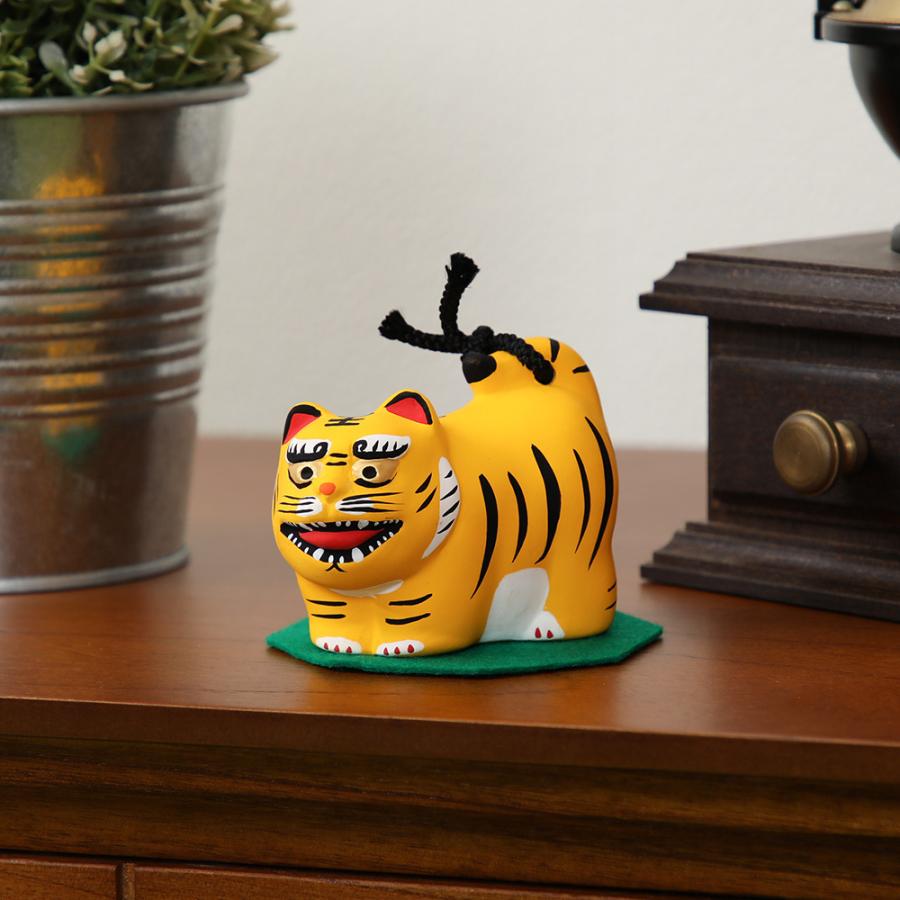 吉祥 土鈴 猛虎 開運干支飾り 寅年 虎 トラ とら 置き物 オブジェ 陶器