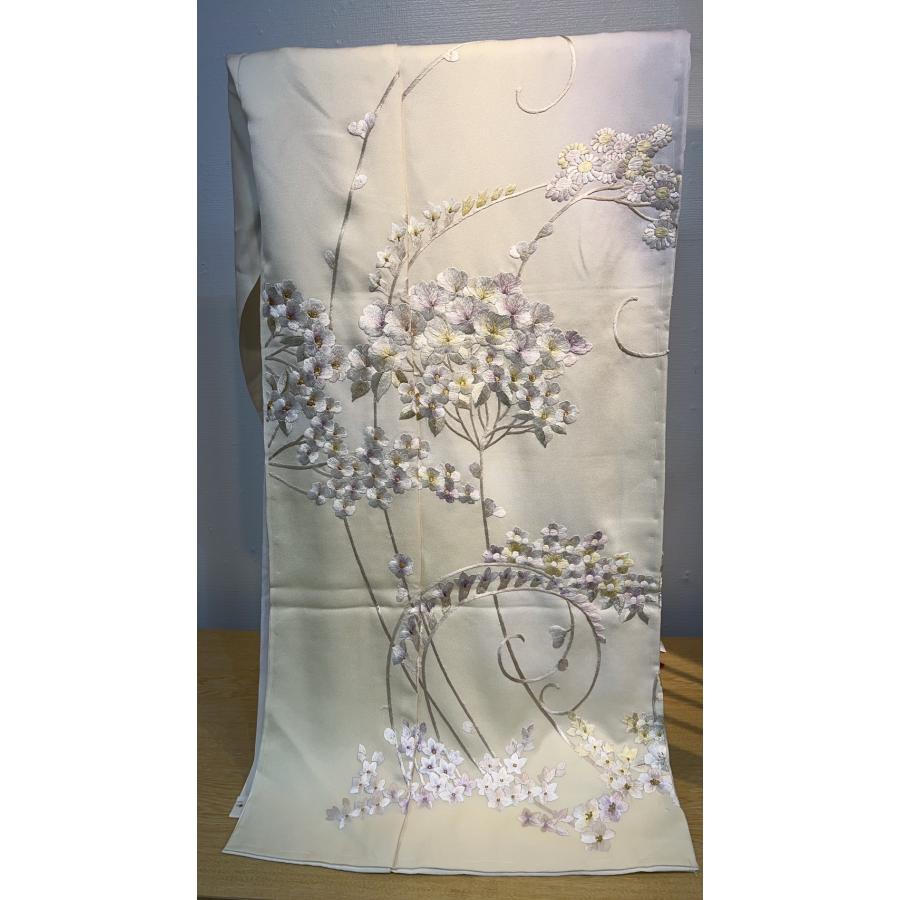 1000円引き! 明るい色の絹の刺繍訪問着。いま4800円。2月さらに500円引き4300円! 刺繍訪問着 : 銀座きもの いちは - 通販 - Yahoo!ショッピング