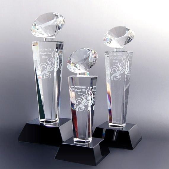 クリスタルトロフィー ダイヤ NKTR-0177-2（中）黒台座 レーザー彫刻