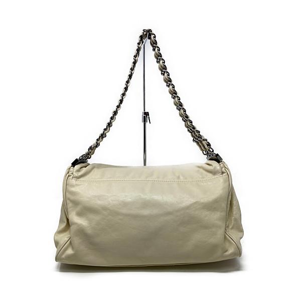 プライス オフ モール商品　 シャネル　CHANEL  ラムスキン　トリプルチェーン　ショルダーバッグ　オフホワイト　 | CHANEL | 01