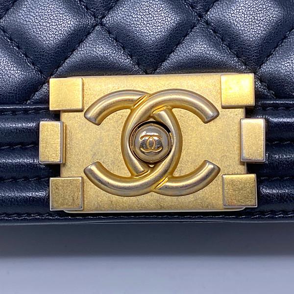 シャネル　CHANEL　ボーイシャネル２５　チェーンショルダーバッグ　マトラッセ　ラムスキン　ゴールド金具　 | BOY CHANEL | 10
