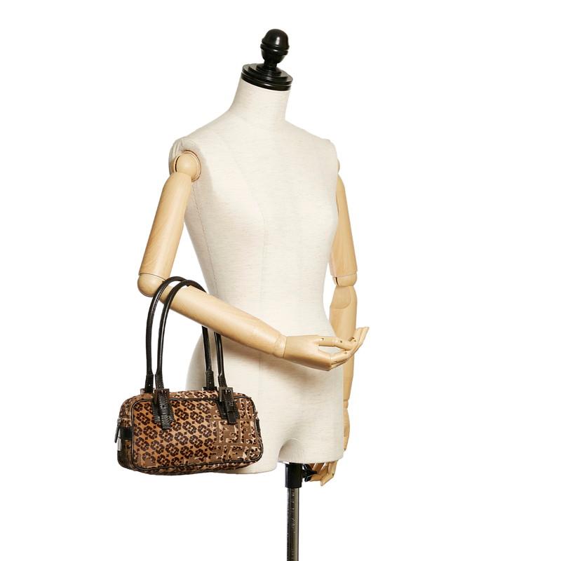 ✨FENDI✨フェンディ✨ズッカ柄✨シルバー金具✨ブラウン✨ハンドバッグ✨ FENDI（フェンディ） ズッカ 8BN004 ブラウン ハラコ レザー