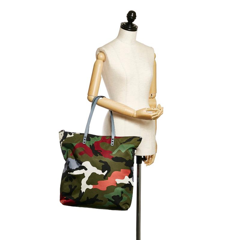 VALENTINO（ヴァレンティノ） カモフラージュ スタッズ トートバッグ