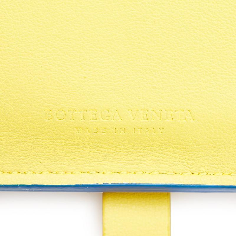 ボッテガヴェネタ　イントレチャート 二つ折り　イエロー系 ボッテガヴェネタ イントレチャート 二つ折り財布 イエロー 黄色