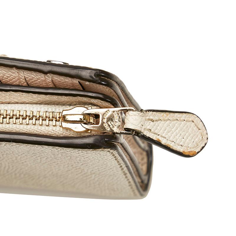 COACH（コーチ） スタッズ フラワー 二つ折り財布 ホワイト レザー