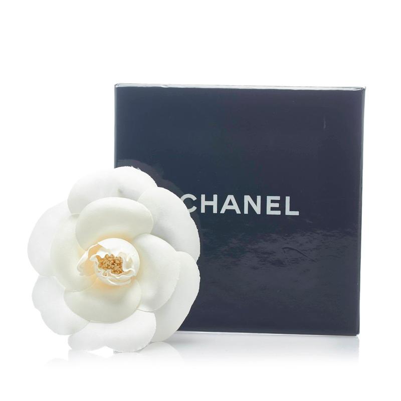 CHANEL（シャネル） カメリア コサージュ ブローチ ホワイト 布