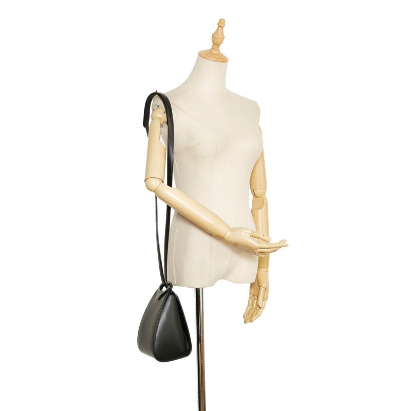 【売り尽くし】LOUIS VUITTON ルイヴィトン ショルダーバッグ エピ ミニュイ 肩掛け 斜め掛け ポシェット ブラック 黒 M52392    ノワール ブラック金具 レディース【中古品】 LOUIS VUITTON（ルイ・ヴィトン） ルイ ヴィトン エピ ミニュイ 斜め