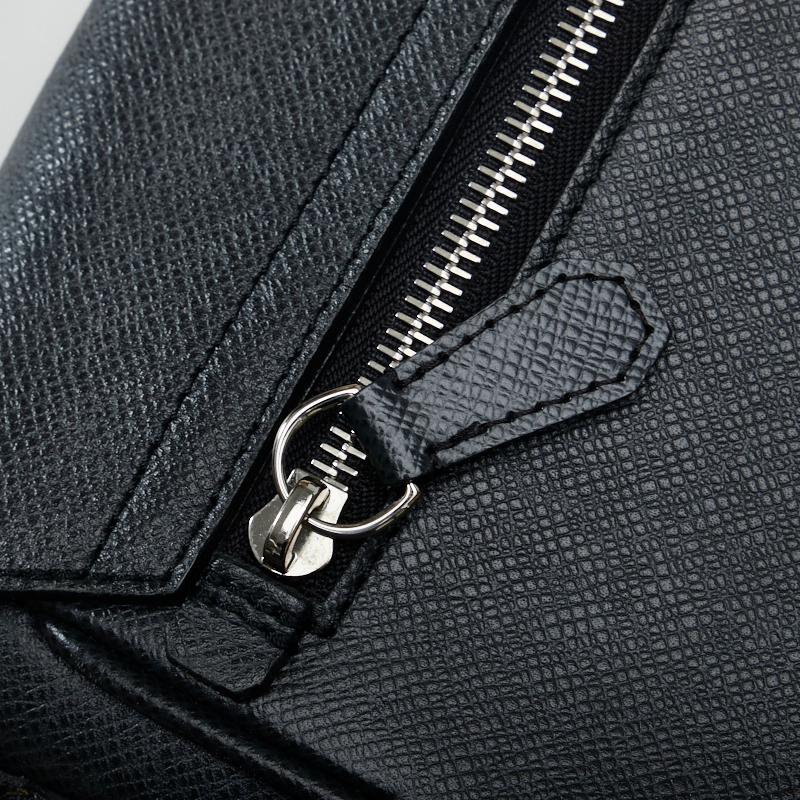 【美品】ルイヴィトン ショルダーバッグ タイガ ブラック SP1021 メンズ 美品】ルイヴィトン ショルダーバッグ タイガ ブラック SP1021