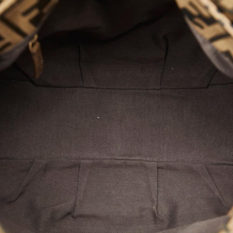t36【美品】フェンディ　ズッカ　エンボス　ブラック　レザー　ボディバッグ brandbayshop_v0089211300
