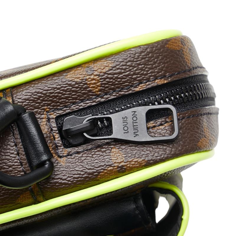 LOUIS VUITTON ルイ ヴィトン モノグラム マカサー クリストファー  