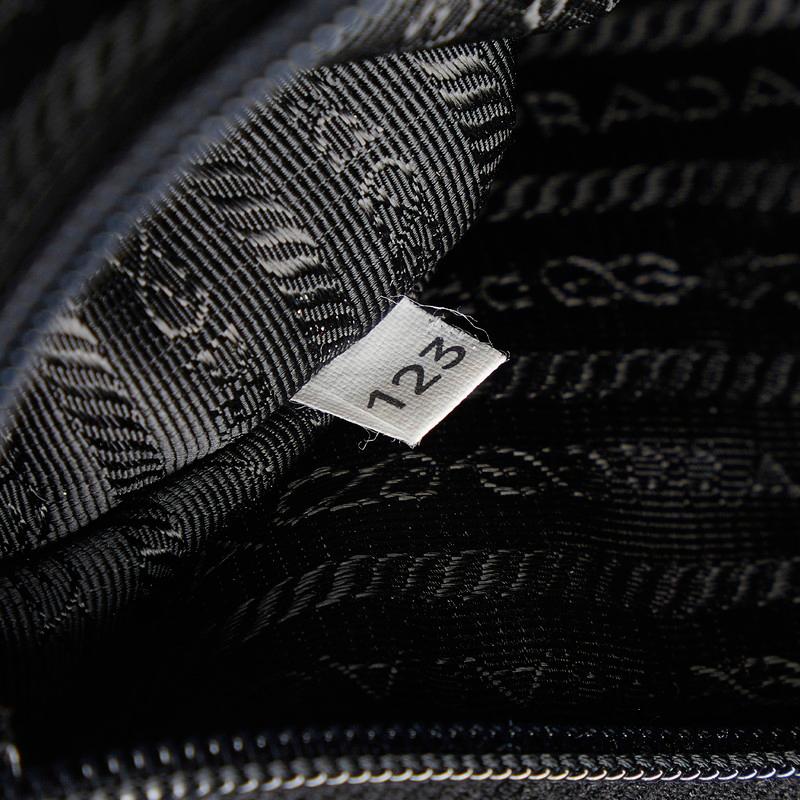 【PRADA】中古美品　折り畳みトローリーバッグ　ナイロン　B-040 PRADA（プラダ） ハンドバッグ B8993 カーキ ナイロン レディース
