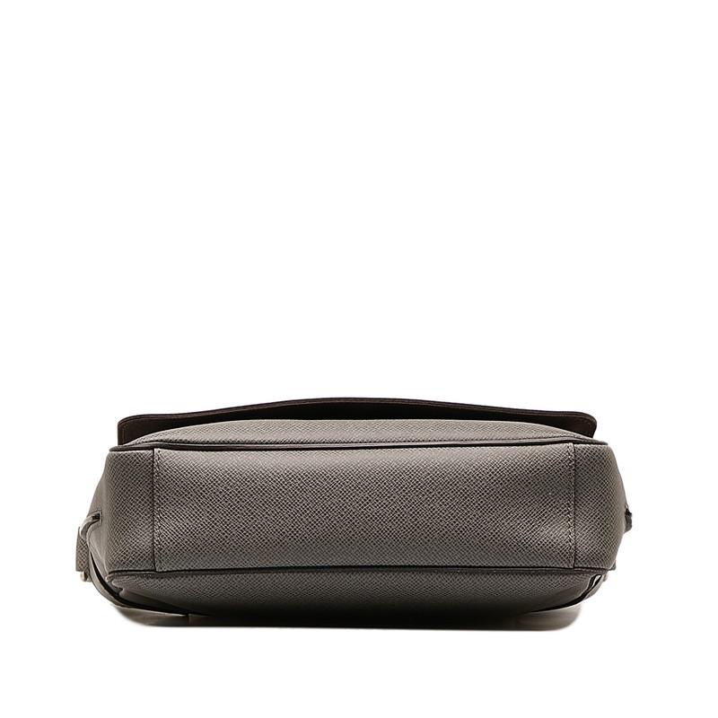LOUIS VUITTON（ルイ・ヴィトン） ルイ ヴィトン タイガ ロマンPM 斜め