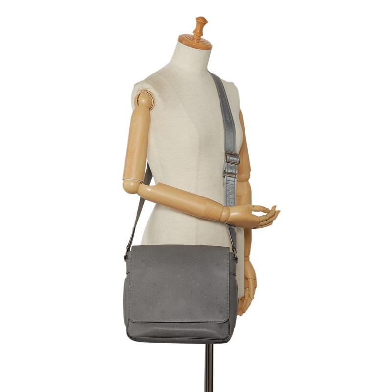 LOUIS VUITTON（ルイ・ヴィトン） ルイ ヴィトン タイガ ロマンPM 斜め