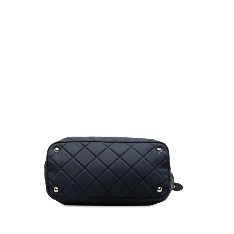 PRADA プラダ 三角ロゴプレート チェーン トートバッグ PRADA プラダ 三角ロゴプレート チェーン トートバッグ