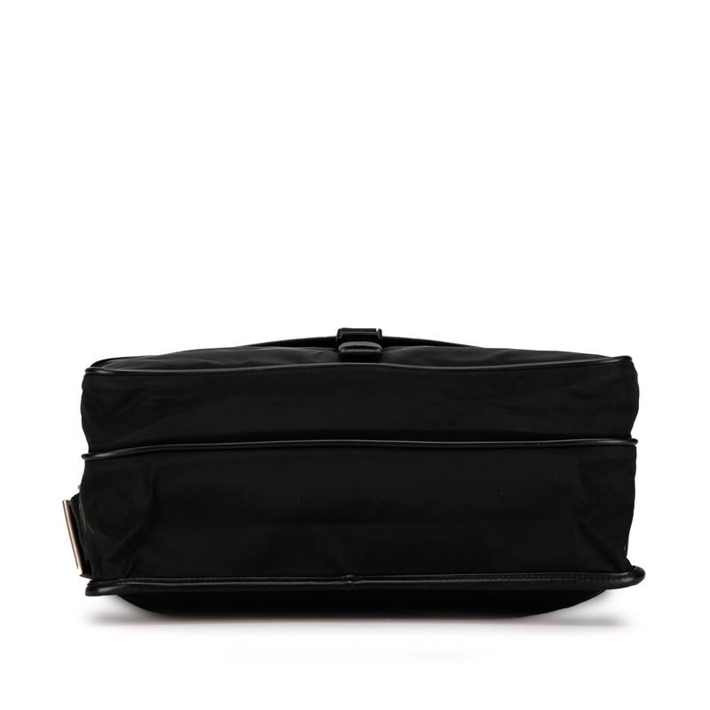 プラダ　三角プレート　サフィアーノレザー　ビジネスバッグ　ブラック ginzaparis2_1-0153392