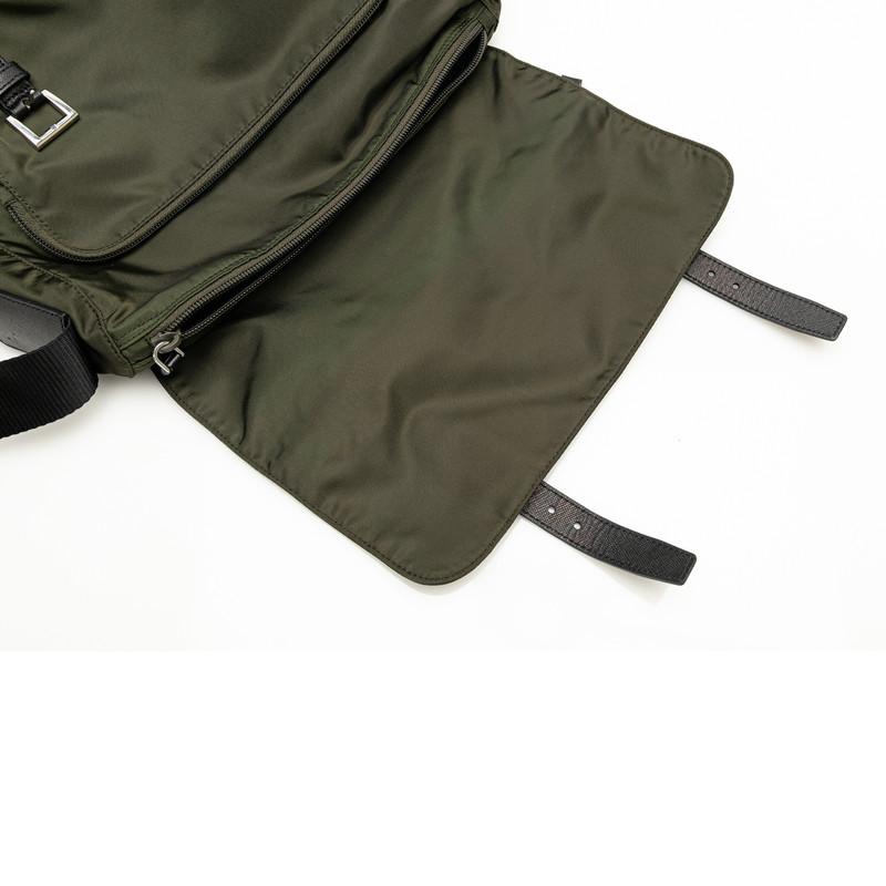 プラダ PRADA ショルダーバッグ 斜め掛けショルダー レザー カーキ 2VH083 中古 新入荷 OB2315 PRADA（プラダ） ショルダーバッグ 斜め掛けショルダー レザー カーキ