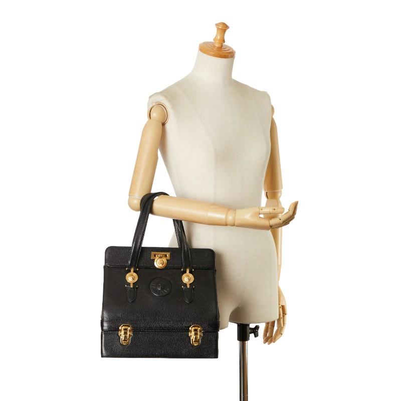 極美品✨ヴェルサーチ　バニティバッグ　2way　ストライプ　サンバース　高級　黒 極美品✨ヴェルサーチバニティバッグ2wayストライプサンバース高級黒