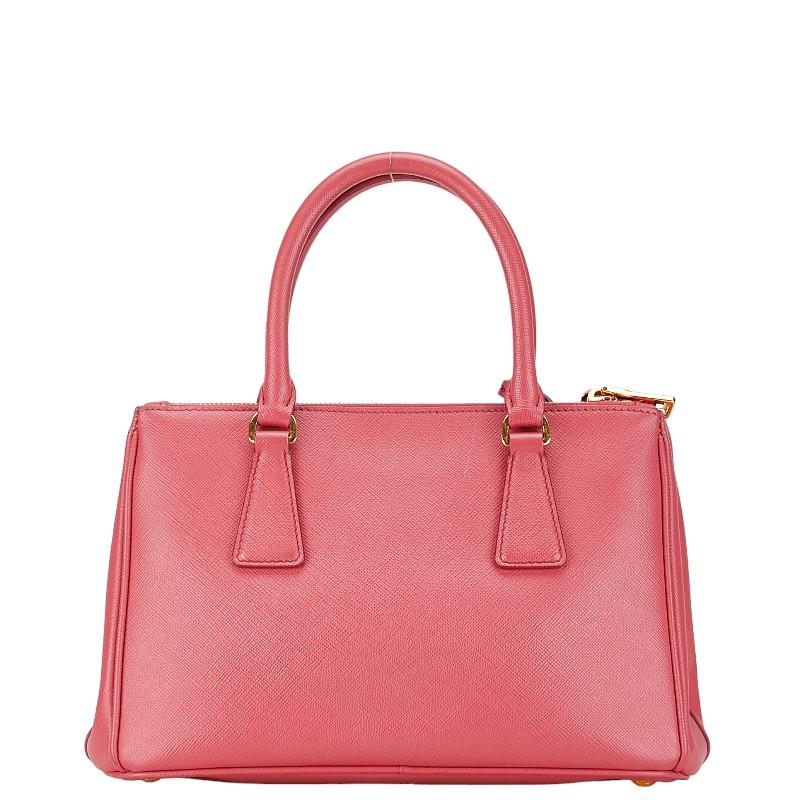 プラダ 三角ロゴ ショルダーバッグ バッグ ピンク ナイロン 白タグあり PRADA（プラダ） 三角ロゴプレート サフィアーノ ハンドバッグ