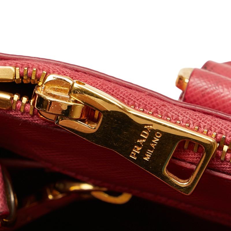 PRADA（プラダ） 三角ロゴプレート サフィアーノ ハンドバッグ